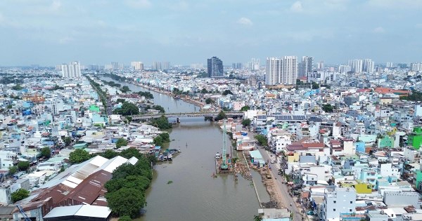 [Photostory] Hiện trạng bờ Bắc kênh Đôi sau hơn một năm khởi công dự án 7.300 tỷ đồng