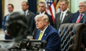 Ông Trump Mỹ có thể thu phí tàu thuyền qua Eo biển Hormuz