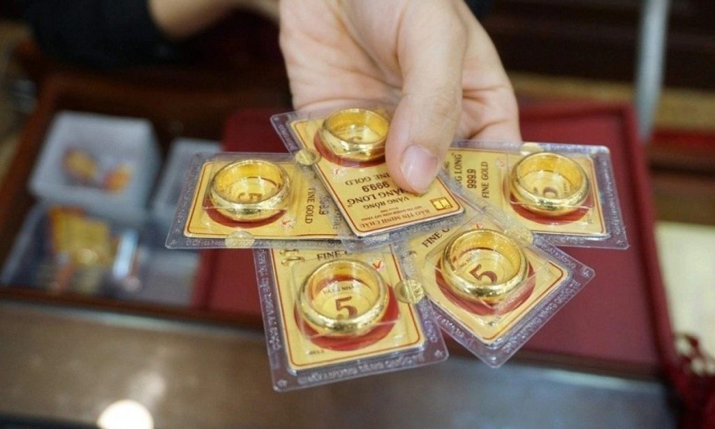 Giá vàng mất thêm gần 3 triệu đồng lượng lùi về mốc 136 triệu đồng