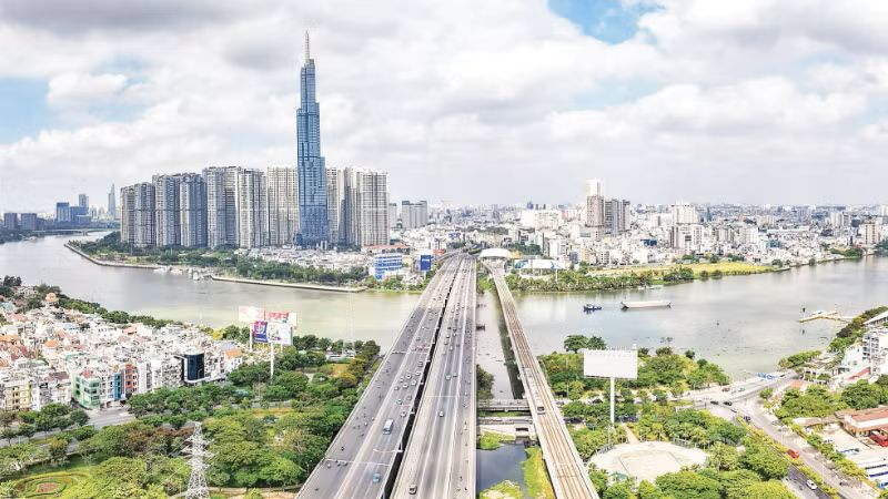 Từ đầu tàu tăng trưởng đến khát vọng đô thị toàn cầu缩略图 Thành phố Hồ Chí Minh năng động, phát triển. (Ảnh: THẾ ANH)