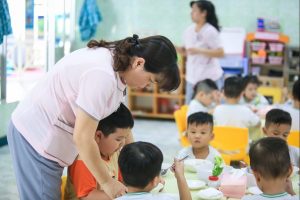 Bộ Nội vụ đề xuất tăng lương tối thiểu vùng từ ngày 1 1 2027