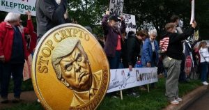 Memecoin của ông Trump lao dốc 97%, gần 1 triệu ví lỗ tổng cộng 3,8 tỷ USD