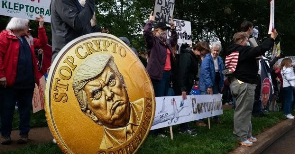 Memecoin của ông Trump lao dốc 97%, gần 1 triệu ví lỗ tổng cộng 3,8 tỷ USD