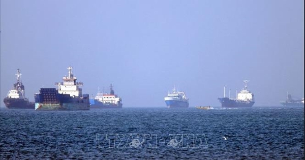 Hành lang hàng hải tạm thời giúp nối lại vận tải qua eo biển Hormuz
