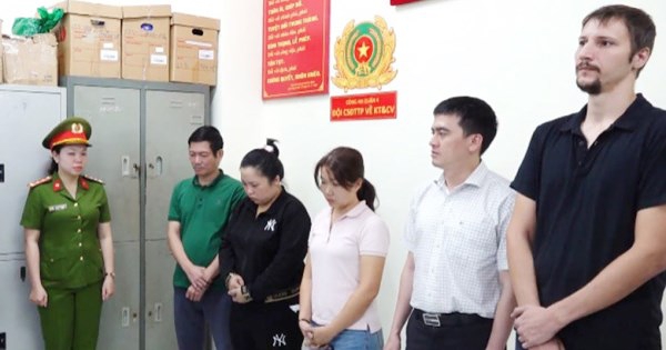 Chuyên gia tài chính bị cáo buộc điều hành ATM Online cho vay lãi suất 13.500%