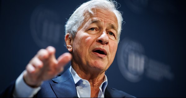 CEO JPMorgan cảnh báo nguy cơ thị trường đảo chiều, 'chê' giá cổ phiếu lẫn trái phiếu vẫn còn đắt