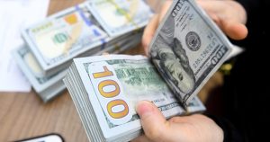 Giá USD tự do lao dốc