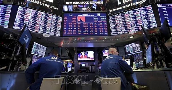 Nỗi lo chi phí AI đè nặng Phố Wall trước thềm cuộc họp Fed