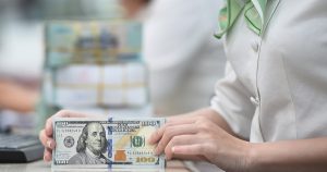 Giá USD tăng vọt