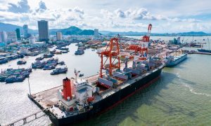 Dòng chảy hàng hóa nhộn nhịp Cảng Quy Nhơn lãi mạnh nửa đầu năm