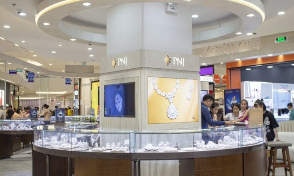 Người thân bà Cao Thị Ngọc Dung đăng ký mua cổ phiếu PNJ