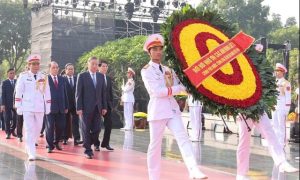 Lãnh đạo Đảng Nhà nước tưởng niệm các Anh hùng liệt sĩ và viếng Chủ tịch Hồ Chí Minh