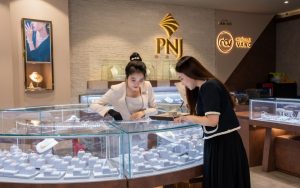 Giao dịch cổ phiếu PNJ VinaCapital thoái bớt vốn tổng giám đốc mua vào