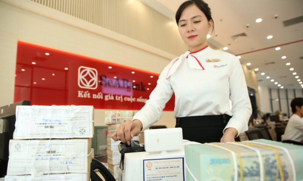 Dòng tiền tiếp tục chảy vào ngân hàng tiền gửi dân cư tăng thêm 491 000 tỷ đồng