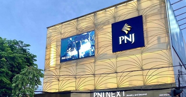Gần 8% cổ phần PNJ đổi chủ trong phiên giảm sàn, khối ngoại tranh thủ xả 17 triệu cp