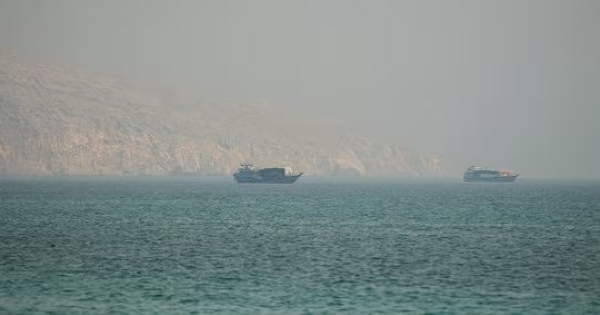 Iran đóng cửa Eo biển Hormuz