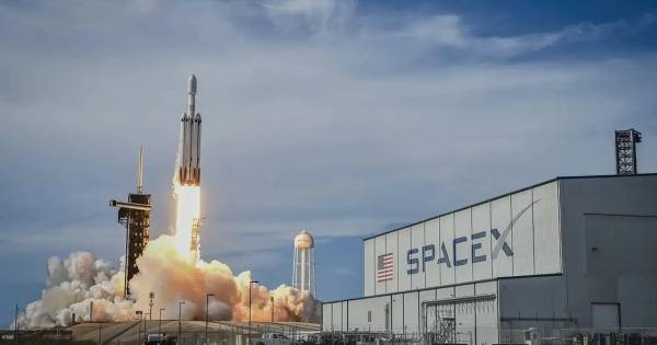 Cổ phiếu SpaceX rơi xuống mức thấp kỷ lục hậu IPO