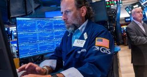 Dow Jones mất gần 600 điểm khi thỏa thuận Mỹ - Iran đứng trước nguy cơ đổ vỡ