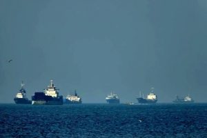 Iran cảnh báo siết phong tỏa Eo biển Hormuz giá dầu tăng hơn 1