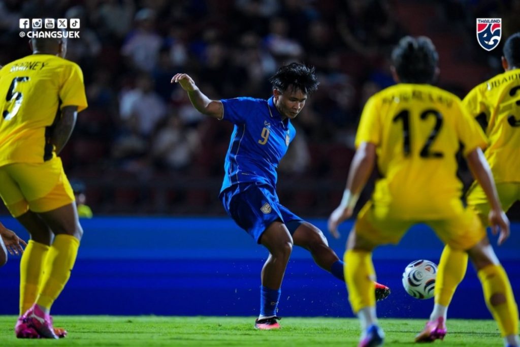 Thái Lan thắng Malaysia chiếm ngôi đầu bảng B ASEAN Cup