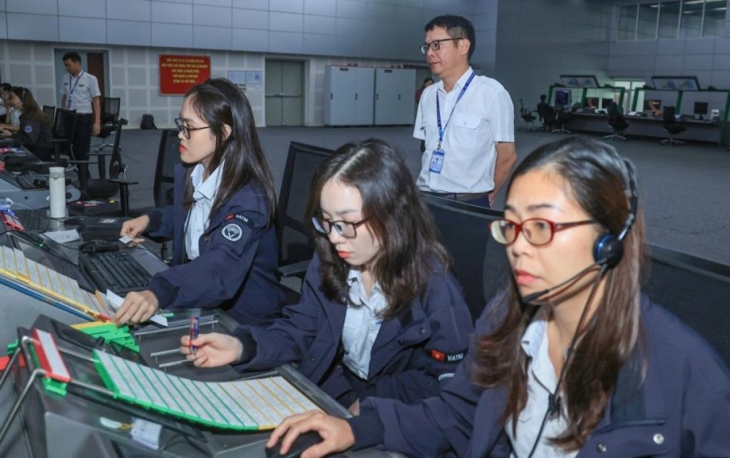 Hạn chế tình trạng máy bay xếp hàng hạ cánh dịp cao điểm 2 9