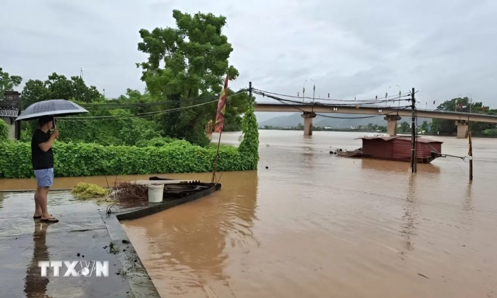 Bão số 4 quần thảo Bắc Bộ bắt đầu ghi nhận thiệt hại do lũ quét sạt lở缩略图 Bão số 4 quần thảo Bắc Bộ bắt đầu ghi nhận thiệt hại do lũ quét sạt lở