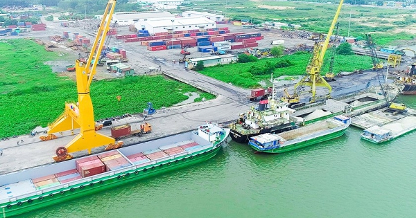'Loay hoay' mở luồng cho tàu lớn vào sông Hậu