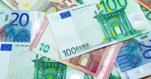 Tỷ giá euro ngày 14/8: Thị trường chợ đen tiếp tục cắm đầu giảm giá