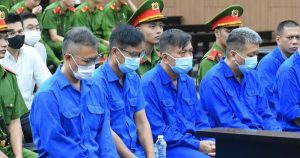 'Không có tiền, hồ sơ xuất khẩu lao động 30 ngày bị ngâm thành 2 năm'