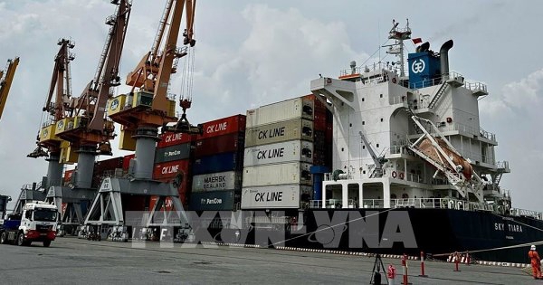 Sản lượng hàng hóa qua các cảng Hải Phòng vượt kịch bản 8 tháng