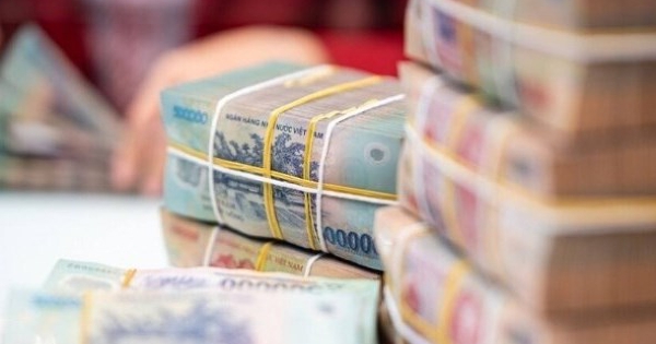 Lãi tiết kiệm bình quân tiến sát mốc 8%, tiền gửi cư dân lần đầu vượt 11 triệu tỷ đồng