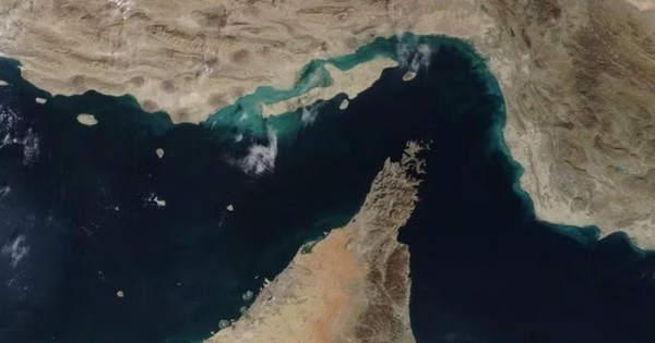 Hoạt động lưu thông qua eo biển Hormuz gần như đình trệ