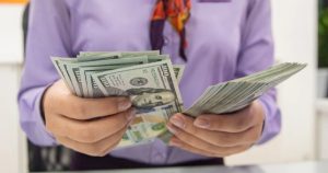 Giải mã 'nghịch lý' tỷ giá USD tự do rơi mạnh, thấp hơn cả liên ngân hàng