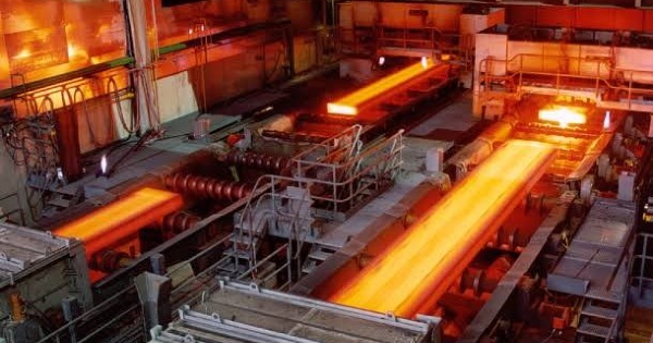 Giá quặng sắt chạm đáy một năm