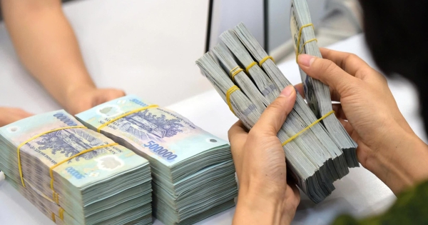 Lãi suất huy động chưa bớt 'nóng', nhiều nơi xuất hiện ngưỡng trên 9%, vượt xa biểu niêm yết