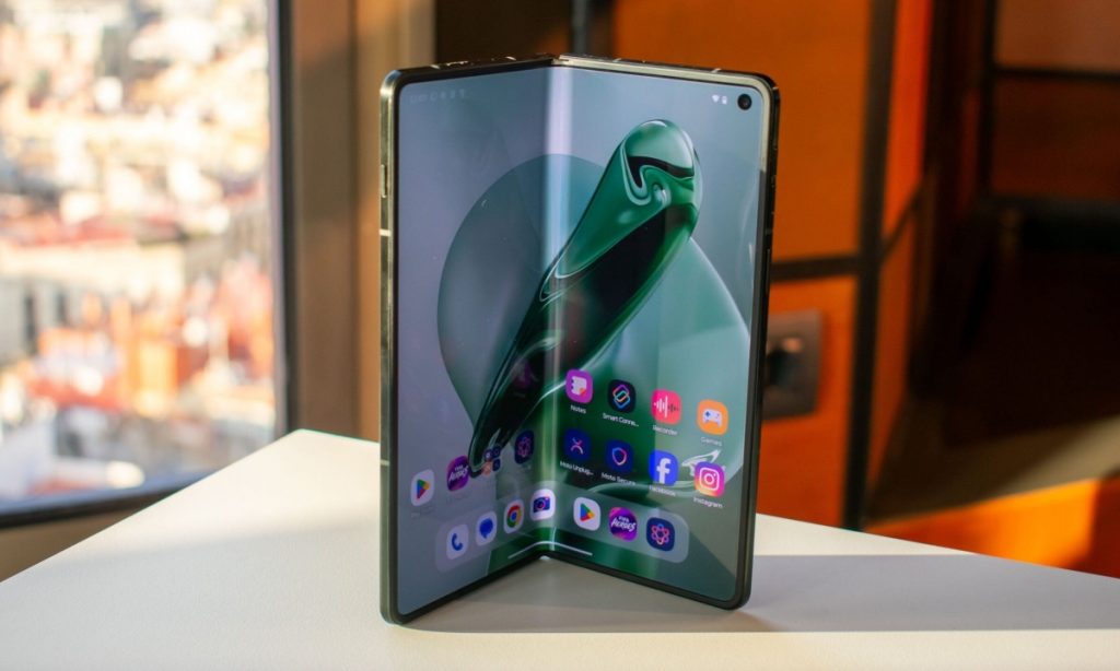 ChatGPT dành cho thanh thiếu niên Motorola ra smartphone gập tại Việt Nam
