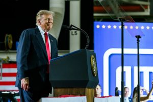 Ông Trump nói sẽ đưa Eo biển Hormuz thành lãnh thổ Mỹ Iran tuyên bố không bị khuất phục