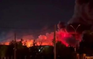 Loạt kho hàng Nga bốc cháy sau cuộc tập kích trong đêm của Ukraine