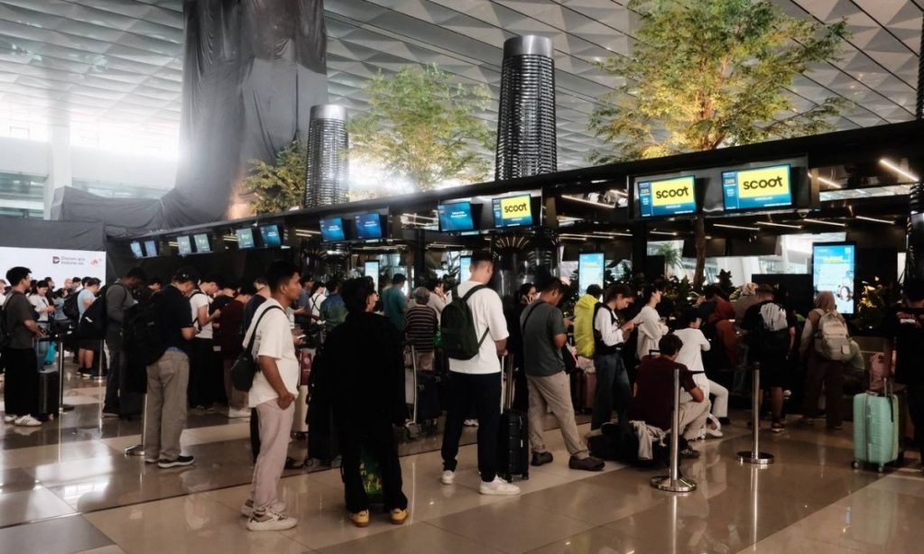 Núi lửa Anak Krakatau phun trào loạt sân bay Indonesia đóng cửa缩略图 Núi lửa Anak Krakatau phun trào loạt sân bay Indonesia đóng cửa