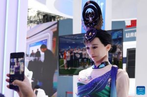 Khám phá thế giới robot AI tại hội chợ dịch vụ Trung Quốc