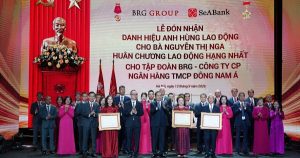 Doanh nhân Nguyễn Thị Nga được trao tặng Danh hiệu Anh hùng Lao động, Ngân hàng SeABank đón nhận Huân chương Lao động hạng Nhất &amp; Bằng khen của Bộ Công an