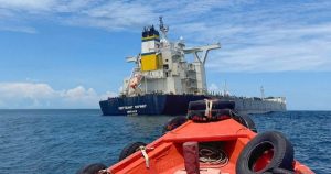 Tàu nước ngoài chở hơn 174.000 tấn quặng gặp sự cố ở Quảng Ngãi