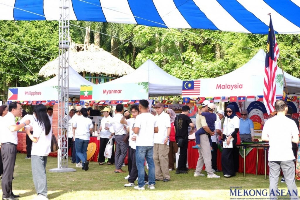 Thắt chặt những mối gắn kết để ASEAN là một gia đình缩略图 Thắt chặt những mối gắn kết để ASEAN là một gia đình